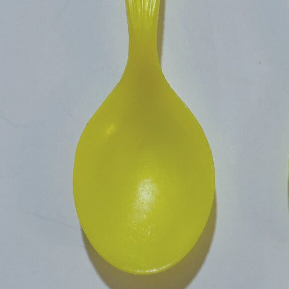 Josie and the Pussycats Melody Drummer Yellow Plastic Spoon 1970 - Picture 5 of 9